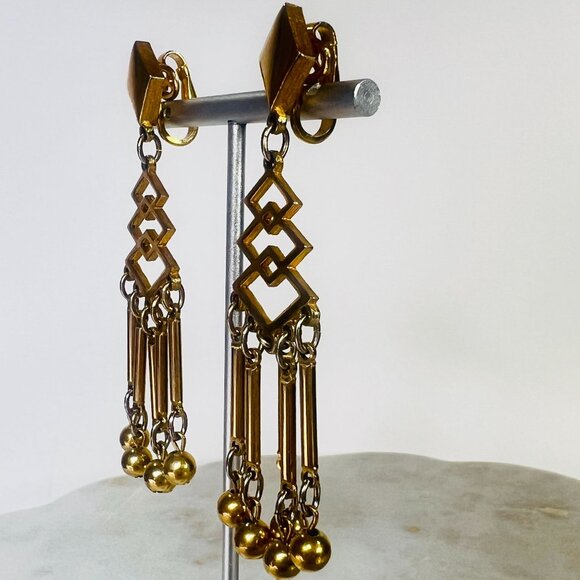 Vtg 30's 3" Geometric Clip-On Dangle Earrings Trifari Gold-Tone 30's Boho Funky - Picture 2 of 7